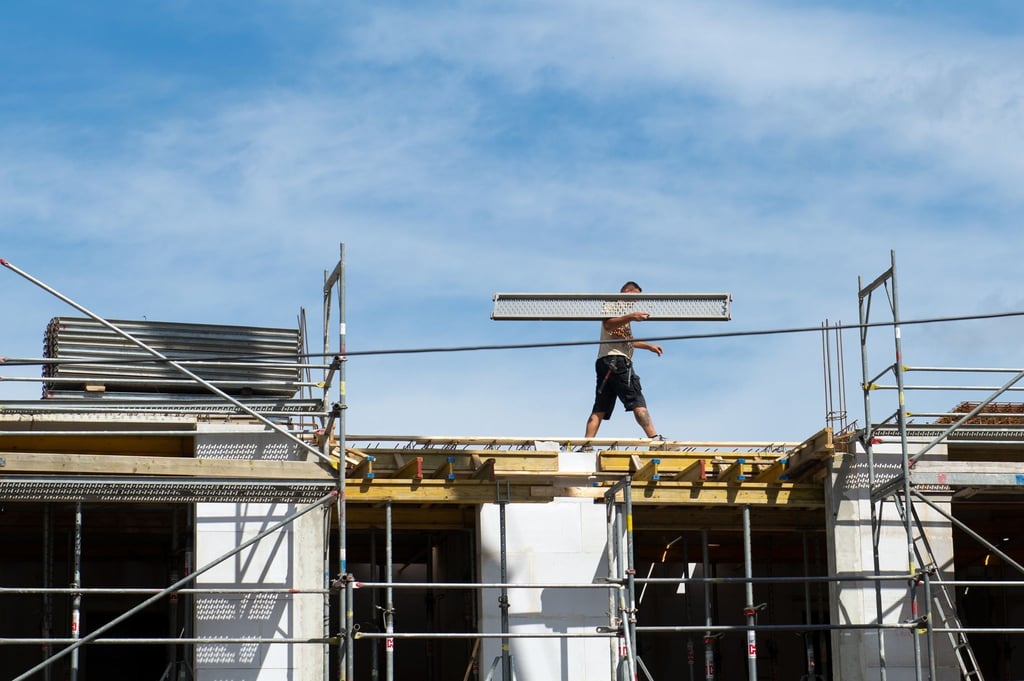 Auf einer Baustelle wird gearbeitet.