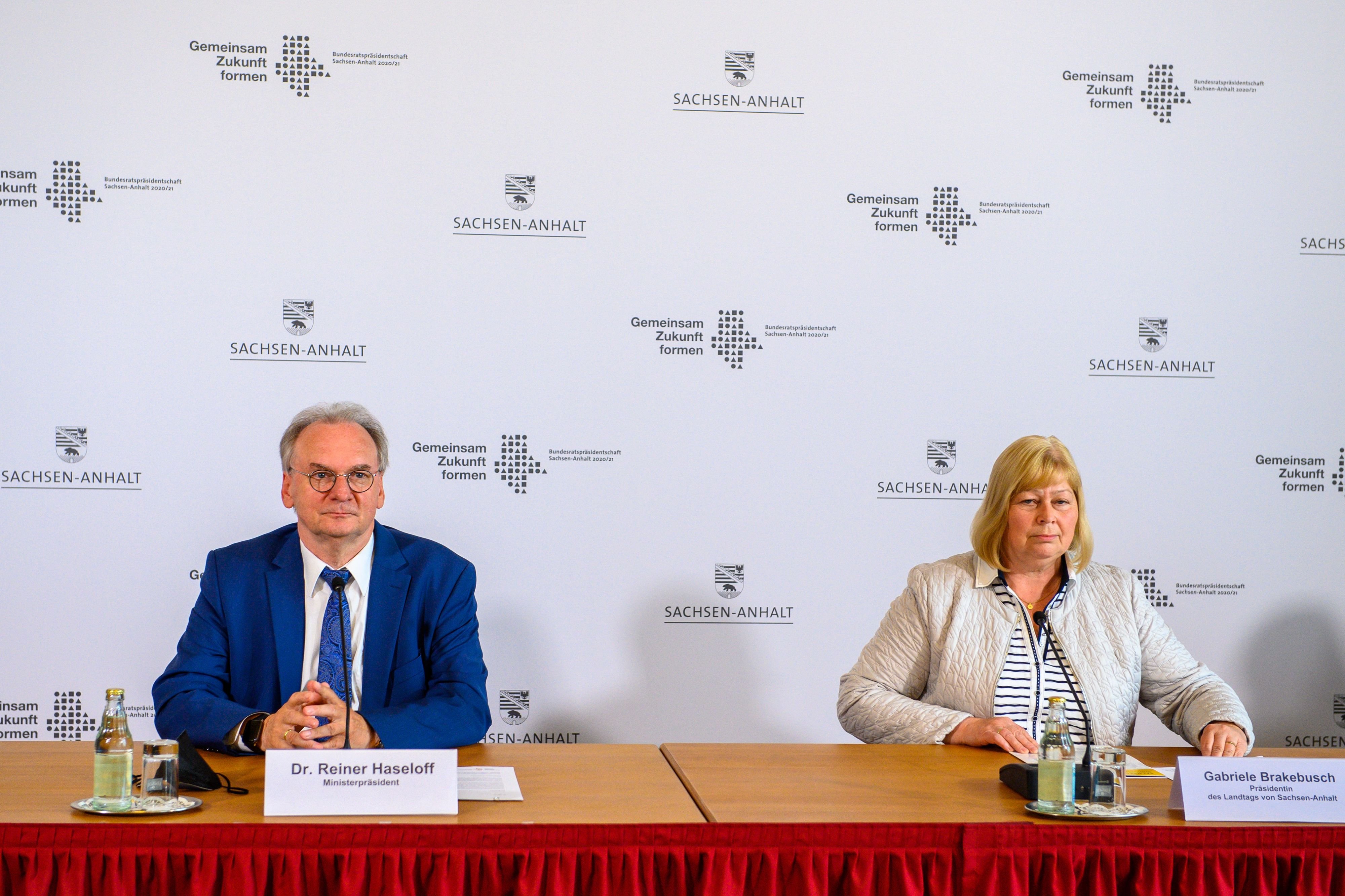 Die Landesregierung hat am Donnerstag über das weitere Vorgehen in der Corona-Pandemie informiert.