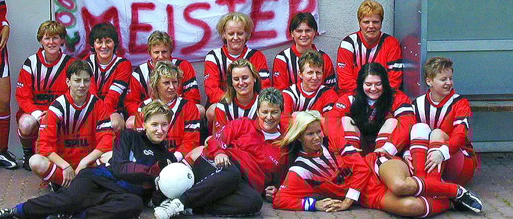Frauen-Ohrekreismeister 2000 wurde das Team des SV Irxleben. Damals mit dabei unter anderem Helga Neubauer (hintere Reihe, Vierte von links).