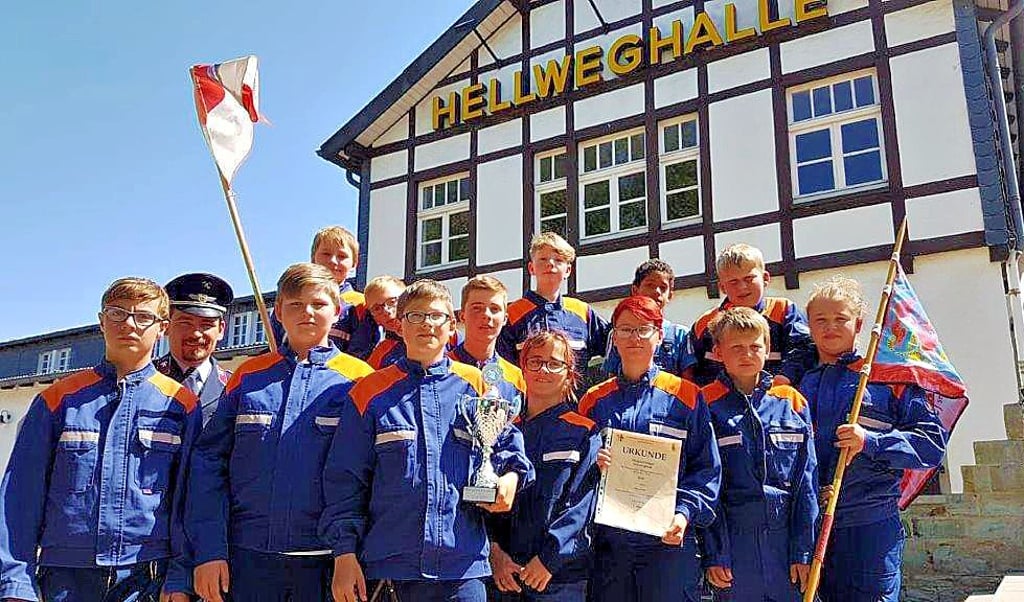 Mitglieder der Jugendfeuerwehr Aken haben in Erwitte vor einigen Jahren bei einem Wettkampf den ersten Platz belegt.