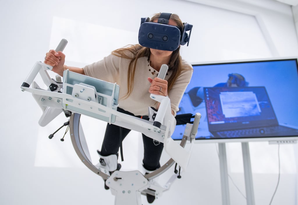 Mit dem Fitnessgerät „Icaros Health“ kann man mit Hilfe einer VR-Brille in eine neue Umgebung eintauchen.