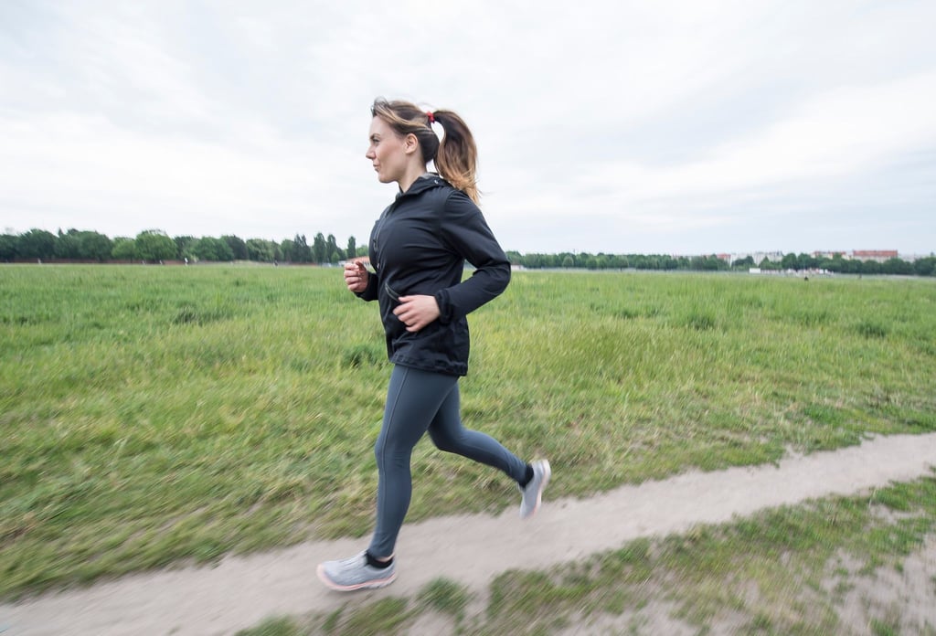 Zum Themendienst-Bericht vom 19. Mai 2021: Gut trainierte Rumpfmuskeln beugen Rückenschmerzen bei und nach dem Joggen vor.