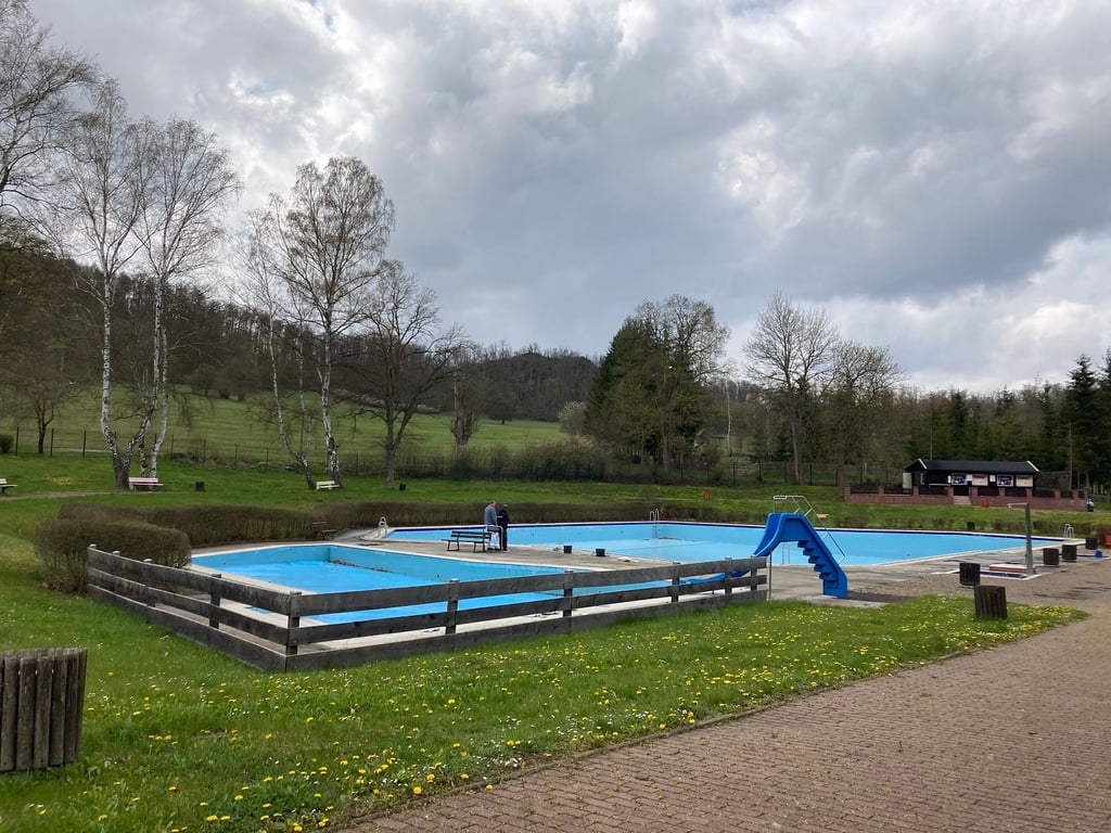 Blick auf das Bergschwimmbad in Altenbrak