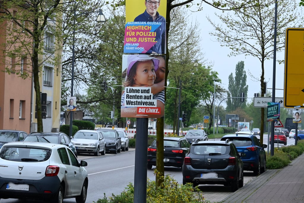 Wahlplakate in Weißenfels zur bevorstehenden Lantagswahl am 6. Juni.