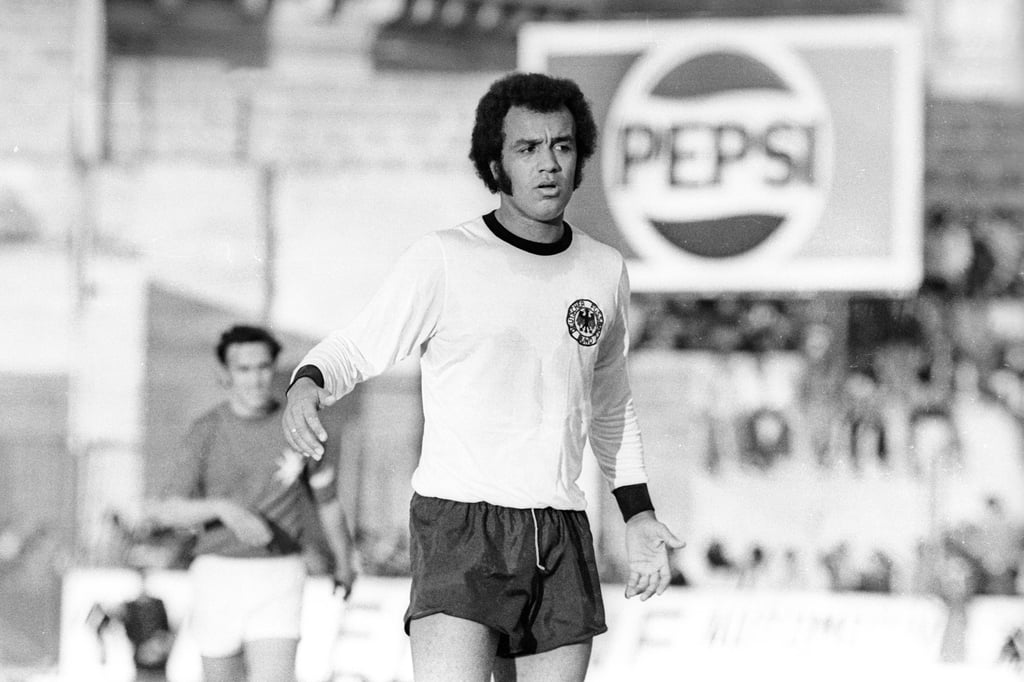 Erwin Kostedde bei seinem Länderspieldebüt für Deutschland am 22. Dezember 1974 gegen Malta.