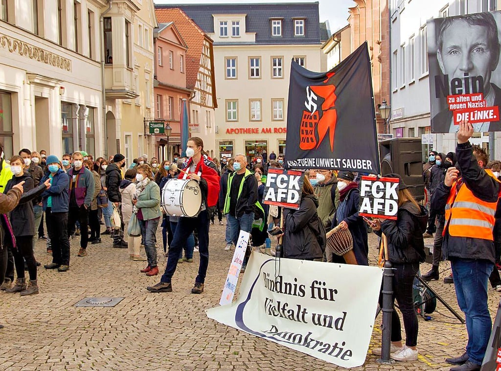 Gut 130 Gegendemonstranten waren zur AfD-Wahlkundgebung auf dem Altmarkt in Zeitz gekommen.
