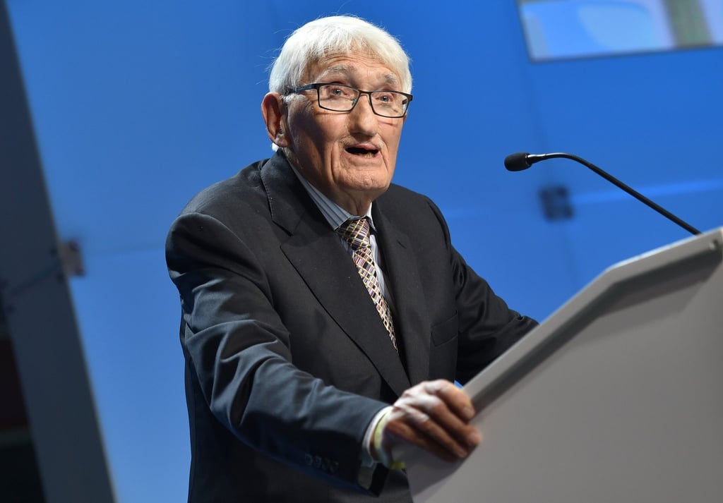 Der Philosoph Jürgen Habermas (91) hat die Annahme eines hoch dotierten Buchpreises aus den Vereinigten Arabischen Emiraten überdacht.