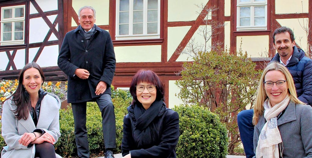 Unterstützen das Ausbildungsprojekt: Peter Gaffert und Andreas Meling (hinten von links) sowie Kristin Dormann, Huong Trute und Katja Feldmer (vorn von links).