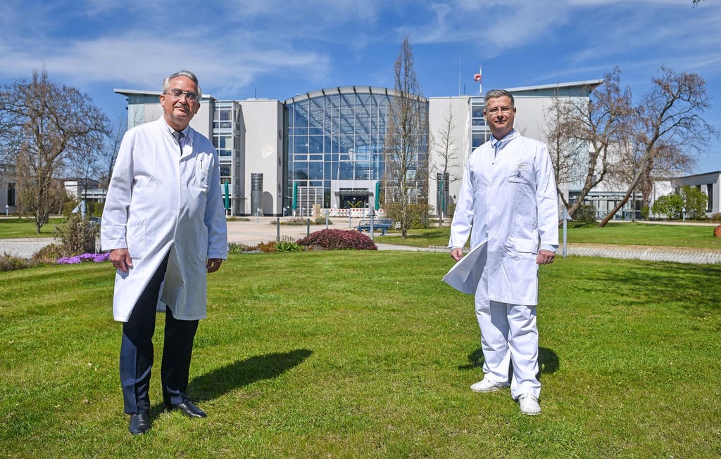 Sie bildeten das Chefarztduo der HNO-Klinik in BItterfeld: Volker Baumgarten (l.) und Eike Scholz.