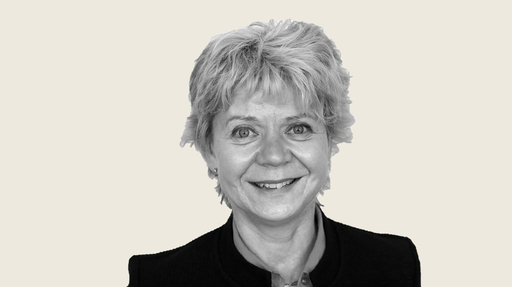 Cornelia Lüddemann (52)  ist geboren, aufgewachsen und wohnhaft in Dessau.  Sie hat einen Sohn und lebt in einer Partnerschaft, studierte Erziehungswissenschaft mit Fokus  soziale Arbeit.In ihrer Heimatstadt baute sie das erste Frauenhaus Sachsen-Anhalts mit auf.    