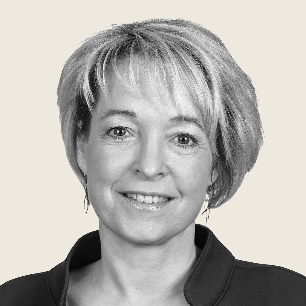 Sie ist 50 Jahre alt • lebt in Köthen • ist ledige Mutter von zwei Kindern • ist gern viel an der frischen Luft und liebt lange Spaziergänge mit ihrem Hund • gehört seit einiger Zeit zur Laufgruppe „Flinke Socken“, die zwei-, bis drei Mal die Woche joggt.