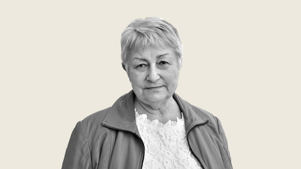 Sie ist 69 Jahre alt • lebt in Brehna •  hat vier erwachsene Kinder und vier Enkelkinder  • war jahrelang im Kreistag sowie in den Stadträten von Bitterfeld und Sandersdorf-Brehna aktiv • ist Vorsitzende im Kreisvorstand des Deutschen GewerkschaftsbundsKutz