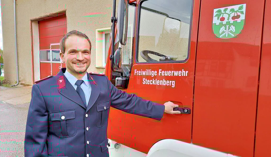 Norman Weißenborn, Stecklenbergs neuer stellvertretender Ortswehrleiter, lernte das Feuerlöschen in Hedersleben.