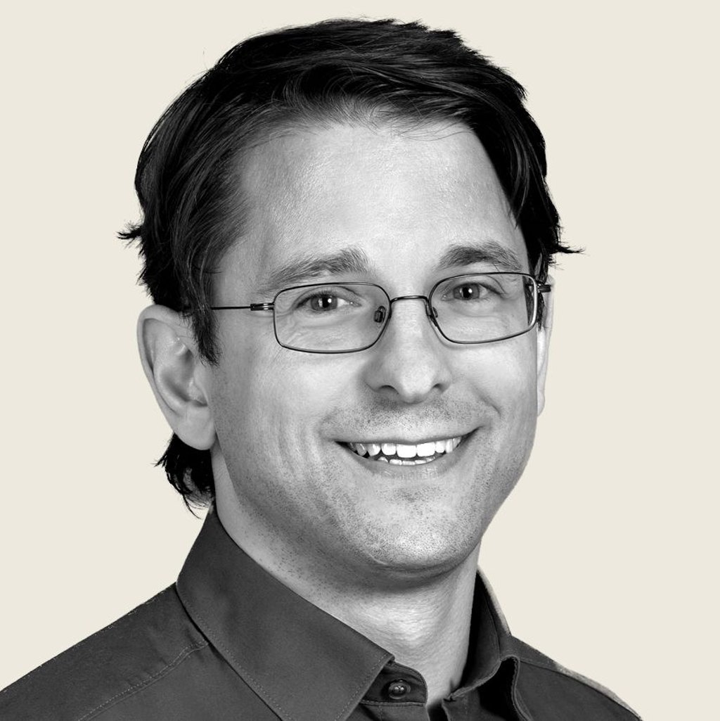 Er ist 38 Jahre alt • wohnt in der südlichen Innenstadt•  ist dreifacher Vater • lebt mit seiner Frau zusammen • ist gebürtig aus Merseburg • arbeitet als Rechtsanwalt und im Medizincontrolling •  ist Judo-Kampfrichter auf Landes- und Bundesebene