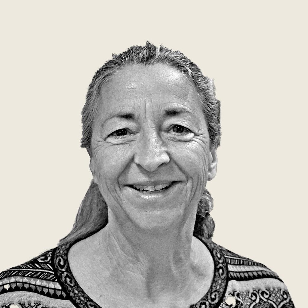 Sie ist  60 Jahre alt • lebt im  Ascherslebener Ortsteil Westdorf •  liebt  Jazz- und Modern-Dance   • ist  Mitglied im Ascherslebener Stadtrat •   ist gern   mit dem  Fahrrad  unterwegs • hält den Klimawandel für die größte Herausforderung der Zukunft 