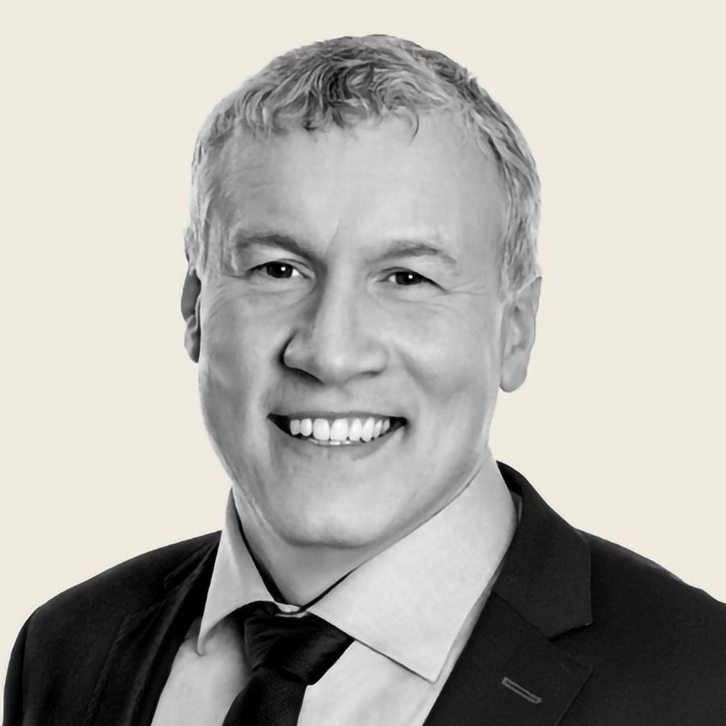 Er ist 48 Jahre alt • wohnt in Nietleben • ist in Halle-Ost aufgewachsen •  lebt zusammen mit seiner Frau und zwei Kindern • ist Diplom-Ingenieur für Bauwesen • mag Radfahren, Schwimmen und die Natur  •  sitzt seit 2016 im Landtag