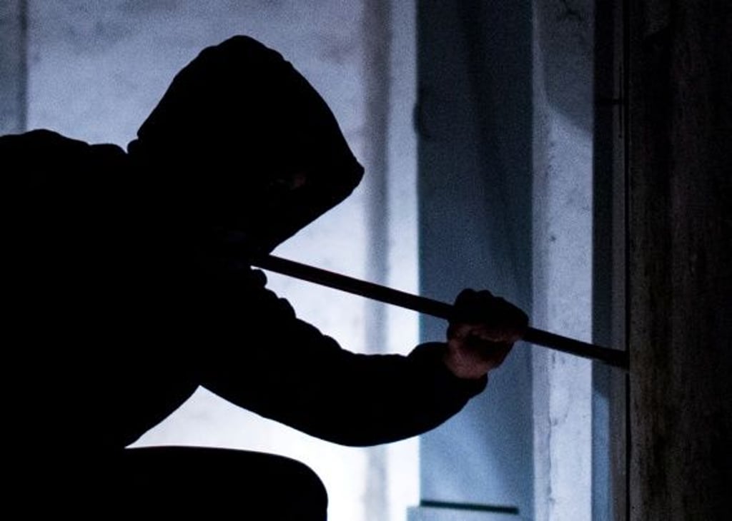 In der Nacht zu Donnerstag brachen unbekannte Täter in ein Einfamilienhaus in den Bad Kösener Saalberge ein.