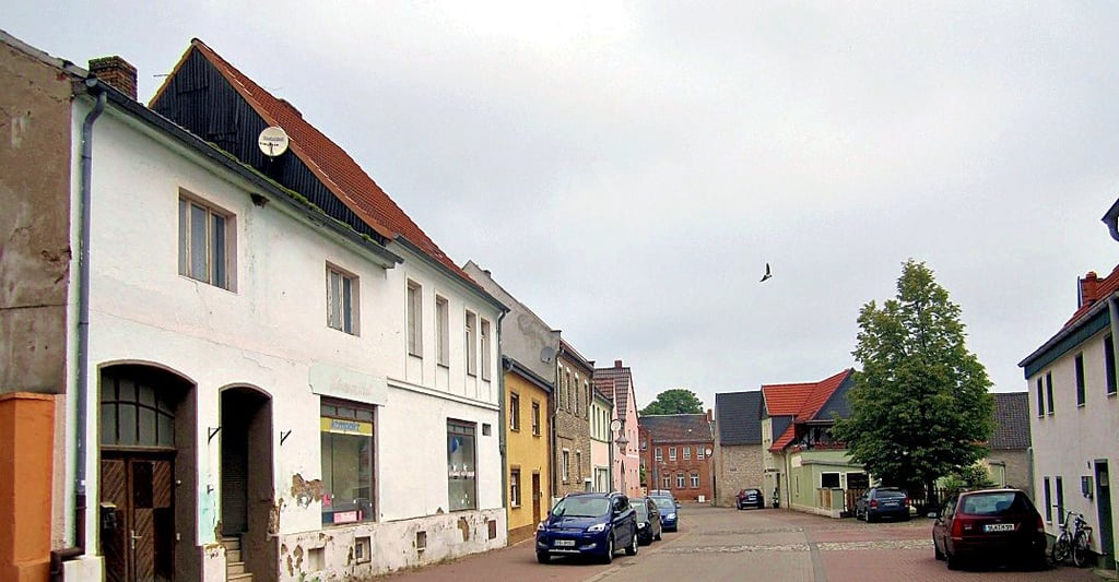 Die Mittelstraße wurde in den 1990er mit Hilfe von einmaligen Beiträgen der Anlieger grundhaft ausgebaut.