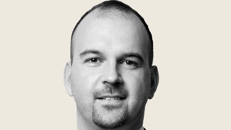 Er ist 33 Jahre alt &#8226; lebt mit seiner Frau in Thalheim &#8226;  baut seit dem 12. Lebensjahr  selber Gemüse an    &#8226; geht zum Fußball nach Thalheim und Sandersdorf &#8226; ist Fan des BVB und von Dynamo Dresden  &#8226; liebt Spaziergänge mit Schäferhund Elli &#8226; ist aktives Mitglied der Feuerwehr