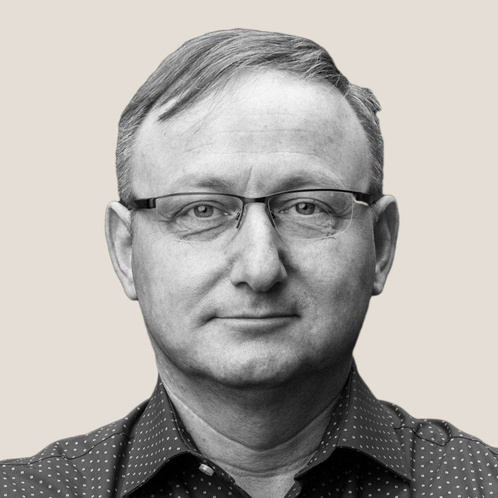 Matthias Lieschke ist 50 Jahre alt • geboren in Wittenberg
• lebt in einem Ortsteil von Kemberg • Karosserie- und Fahrzeugbaumeister  • seit 2016 Landtagsabgeordneter  •  verbringt seine Freizeit gern mit der Restaurierung seiner Oldtimer