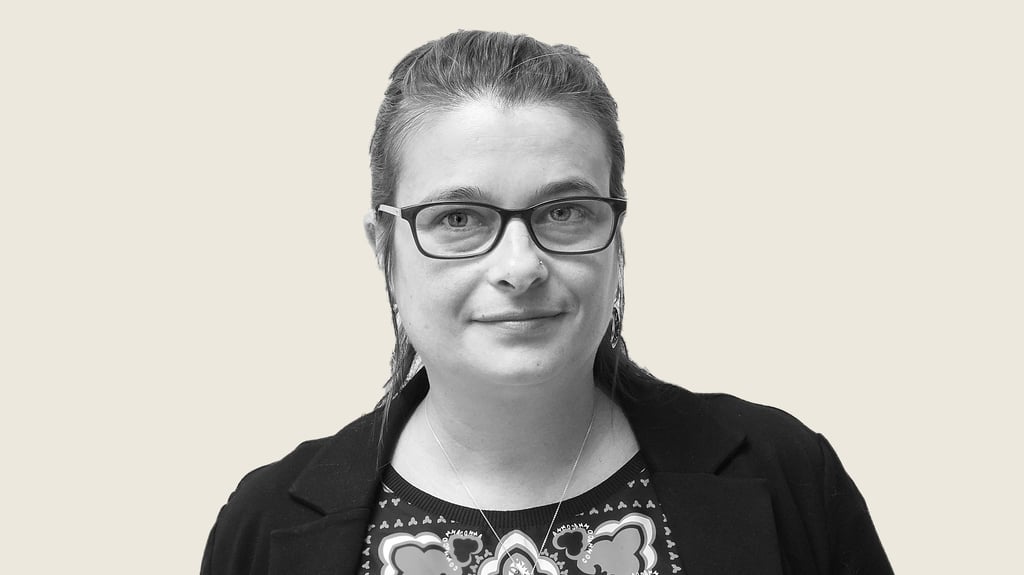 Stine Rummel-Strebelow  wurde vor 40 Jahren in Wernigerode geboren. Sie ist gelernte Umwelttechnikerin und studierte in Göttingen Forstwirtschaft und Arboristik. Mit ihrem Mann und ihrer Tochter kehrte sie vor drei Jahren nach Sachsen-Anhalt zurück. 