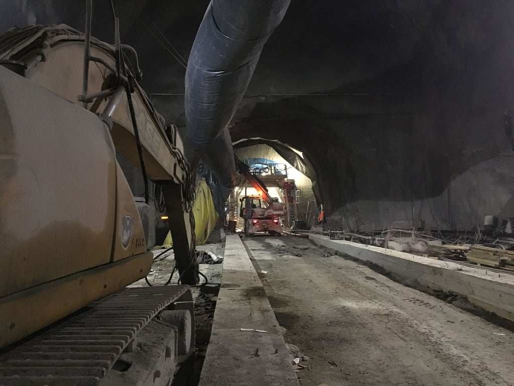 Das Archivbild zeigt die Arbeiten in der westlichen Hauptröhre des Brennerbasistunnels im Jahr 2019.