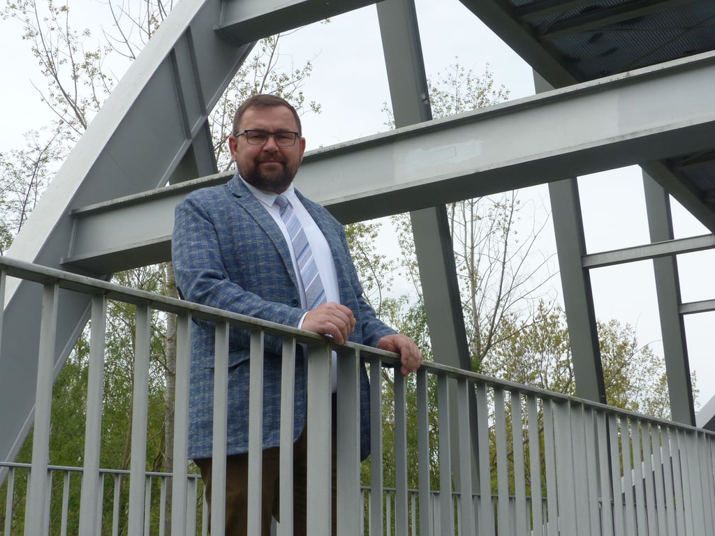 Volker Olenicak (AfD) möchte Landrat von Anhalt-Bitterfeld werden. Den Bitterfelder Bogen versteht er als verbindendes Element.