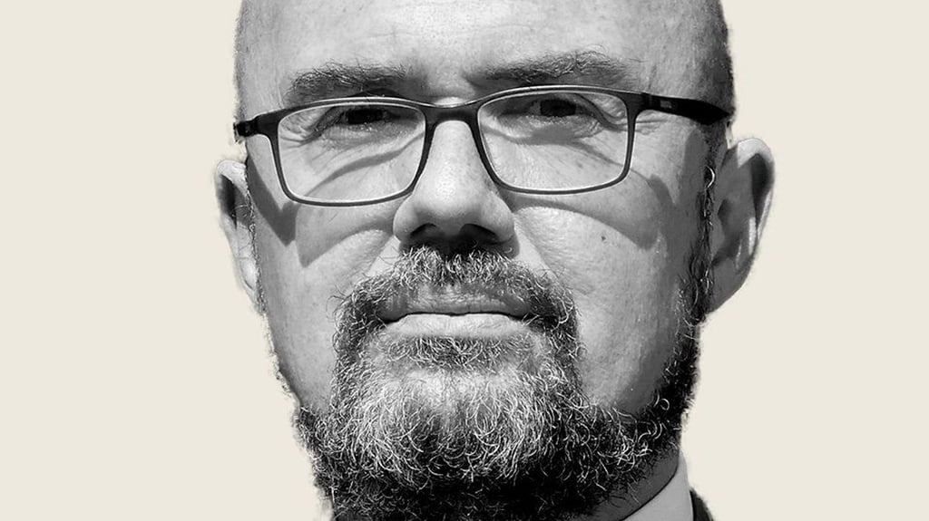 Er ist 43 Jahre alt • lebt in Querfurt • ist in Rumänien als Sohn Banater Schwaben geboren • bezeichnet seine Herkunft selbst stolz als „deutsch“ • ist gerade zum zweiten Mal Vater geworden • sitzt für die AfD im Landtag, Kreistag und Querfurter Stadtrat