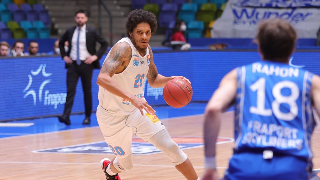Deron Washingtons kurze Zeit als Profi des Syntainics MBC ist beendet.