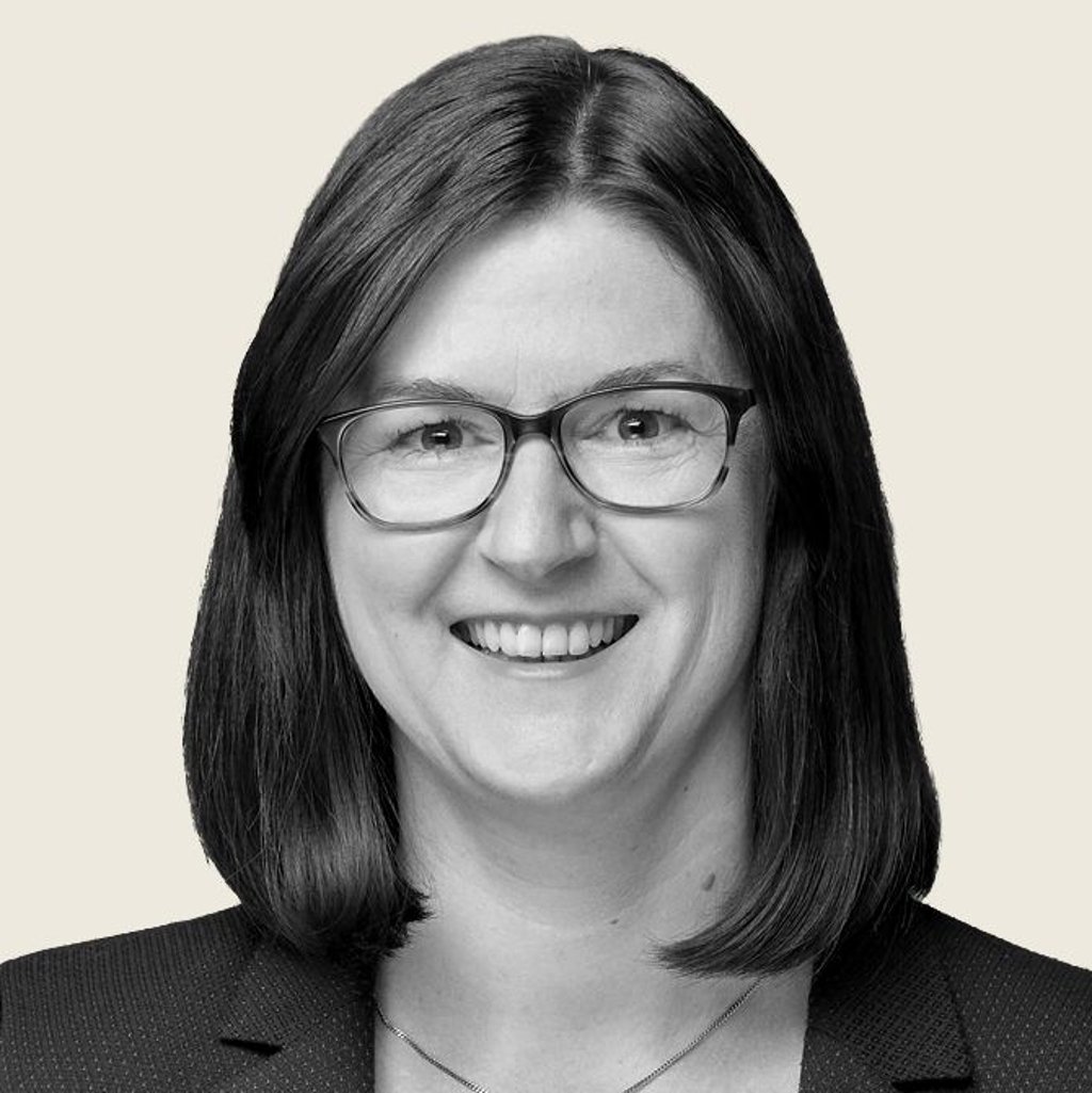 Sie ist 42 Jahre alt und verheiratet •  zwar „Hallunkin“, aber in Halle groß geworden •  Mutter einer Tochter  •  liest und schwimmt gern und hat gerade das Walking über die Rabeninsel oder entlang der Hafenbahntrasse als sportlichen Ausgleich für sich entdeckt