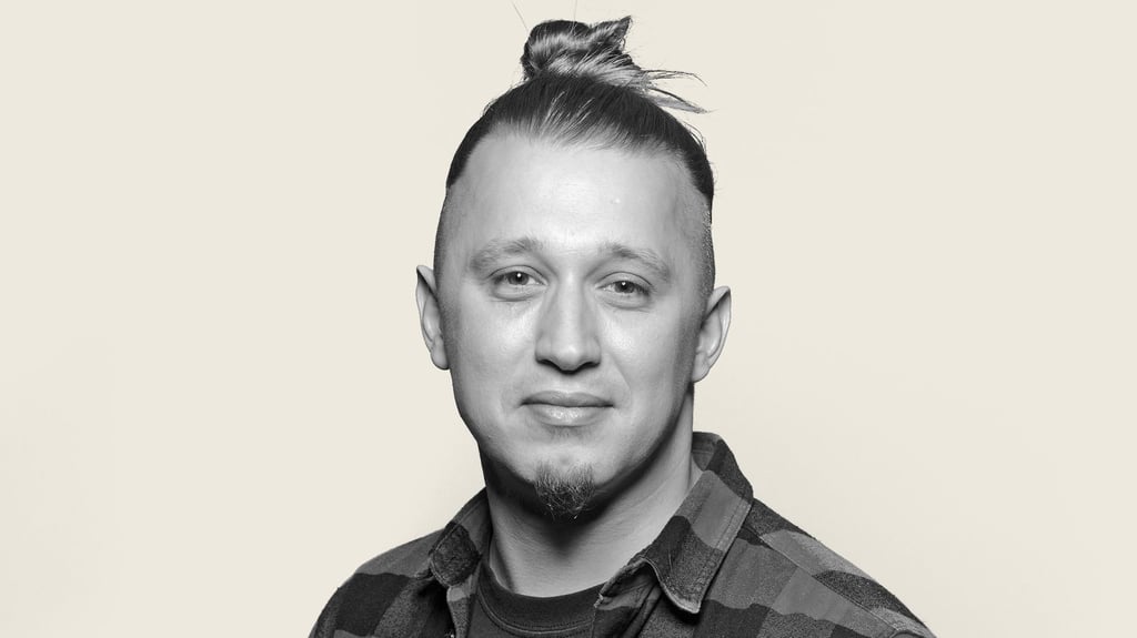 Er ist 34 Jahre alt • lebt mit seiner kleinen Familie  im Müchelner Ortsteil Langeneichstädt •  ist seit  2015 Mitglied der SPD und ist derzeit Vorsitzender der Jusos im Saalekreis • arbeitet als Chemikant  bei einem Kunststoffunternehmen in Schkopau