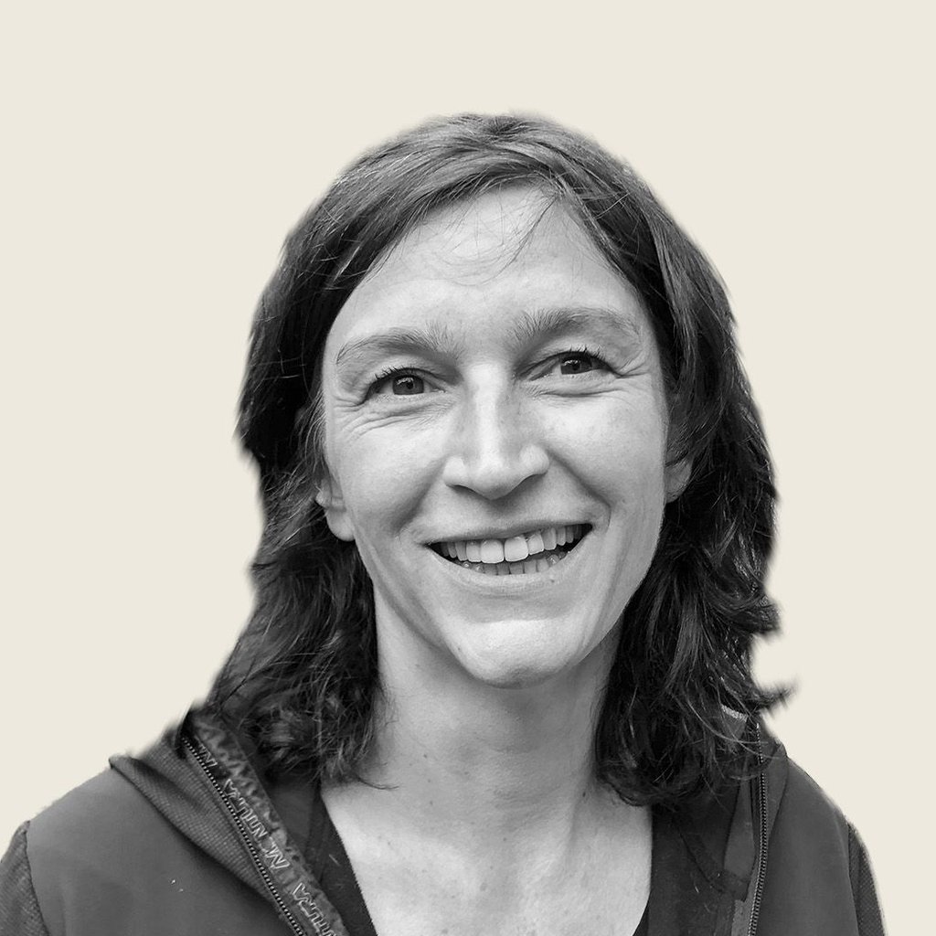 Ruth Fiedler ist 47 Jahre alt • ist in Baden-Württemberg aufgewachsen  •  lebt seit 2011 im Landkreis Harz und ist  mit ihrem Mann und zwei Kindern in Wernigerode zu Hause •  ist nach eigenen
 Angaben „rebellisch“  • macht auch in ihrer Freizeit Politik