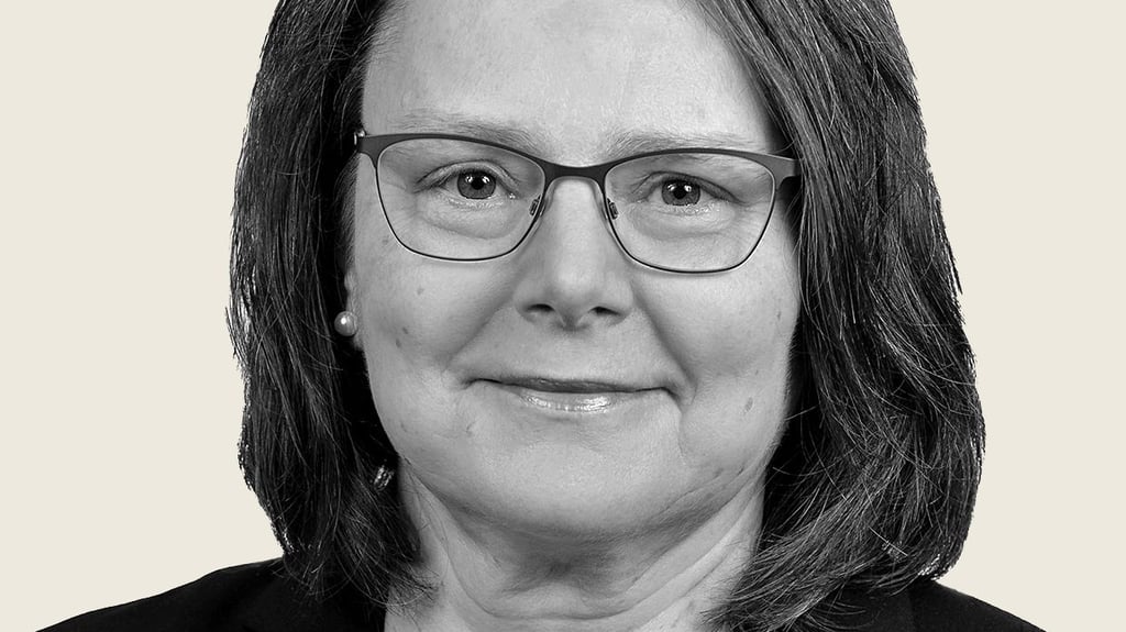 Sie ist 51 Jahre alt, kommt gebürtig aus Oschatz in Sachsen, lebt in Großkugel und ist diplomierte Sprachmittlerin für Russisch und Spanisch • Sie mag Fahrradfahren und Spazierengehen • macht im Garten bei Vogelzählungen für den Nabu mit • liest gern Krimis von Donna Leon • liebt Ratatouille und klassische Musik