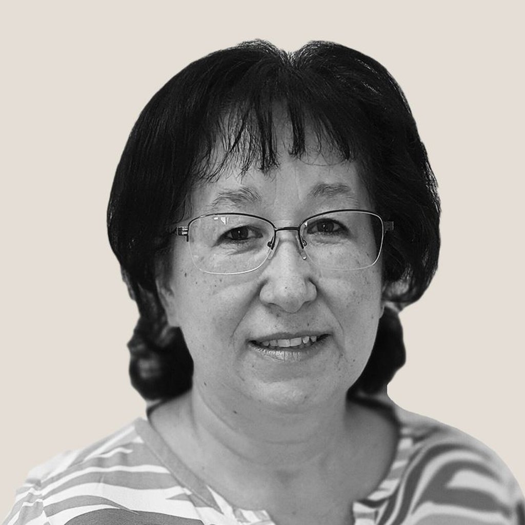 Sandra Lüder ist 52 Jahre alt • ledig •  ist  in der Lutherstadt Wittenberg geboren und lebt auch dort • arbeitet als  Pharmareferentin • studierte  Pharmazie an der Universität Freiburg im Breisgau • geht in  ihrer Freizeit  gerne wandern