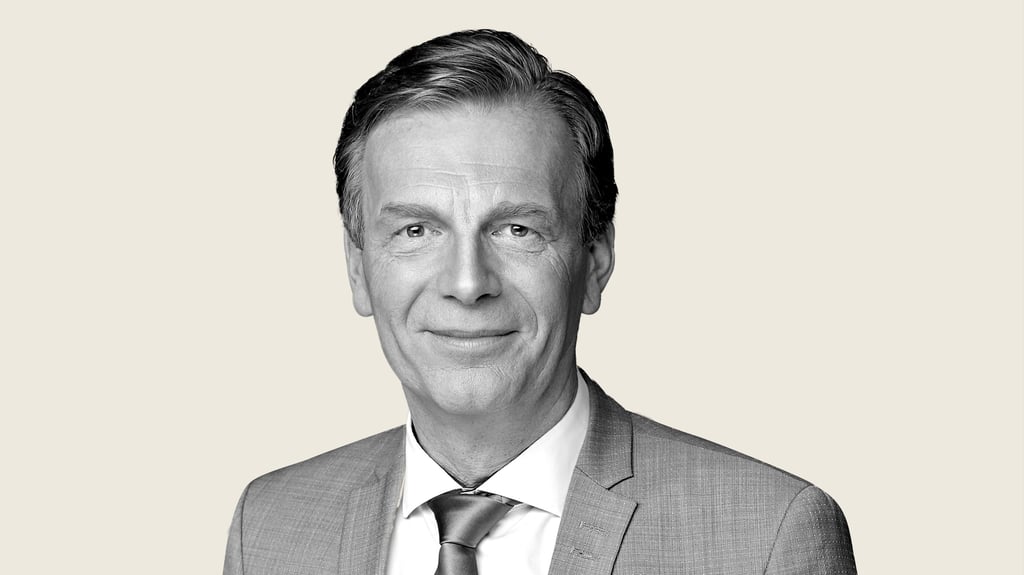 Ulrich Thomas ist 53 Jahre alt •  lebt in Quedlinburg • 
 ist verheiratet,  Vater zweier Kinder  •  ist Vorsitzender des 
Fördervereins der Freiwilligen Feuerwehr Quedlinburg