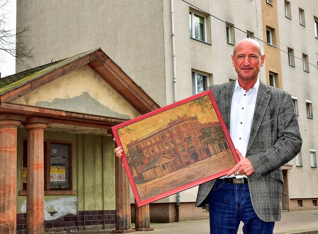 Dirk Meißner hat drei Bücher zu seiner Familiengeschichte geschrieben. Den Anfang nimmt es mit der Großelterngeneration, die in Dessau vor dem zweiten Weltkrieg ein Hotel besaßen. Im zweiten Band widmet er sich seinem Vater, im dritten Buch verarbeitet er seine eigene Geschichte in der Vor- und Nachwendezeit.