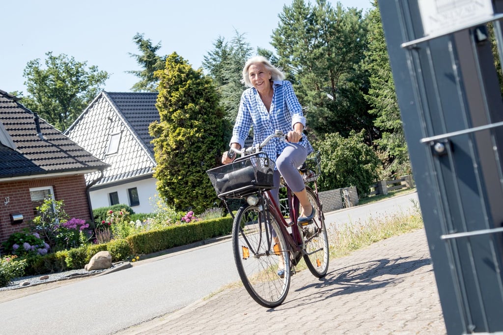 Für Menschen mit Hüftarthrose sind Radfahren und andere gelenkschonende Sportarten ideal.