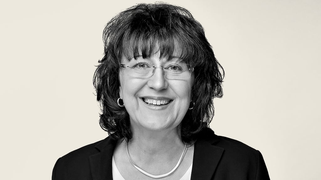 Sie ist 58 Jahre alt • lebt in Eckartsberga • ist Mutter zweier Söhne • bezeichnet sich selbst als hartnäckig und zielstrebig • ist seit 2018 Staatssekretärin im Bildungsministerium • entspannt in
der wenigen Freizeit in ihrem Garten