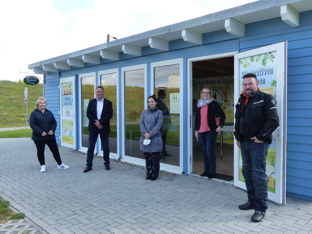 Martina Oelschläger, Bernd Köppen, Renata Goryachkin, Christel Krawzoff und Frank Winter (von links) bei der Staffelübergabe an die neue Sachgebietsleiterin für Kultur und Tourismus.