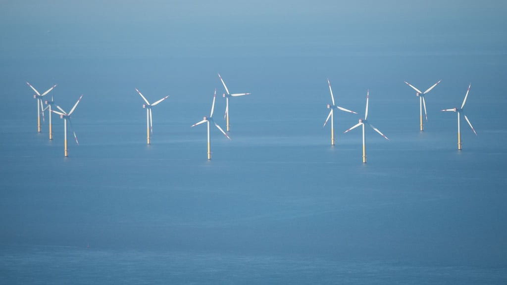 Es gib bereits mehrere Offshore-Windparks in der Nordsee. RWE und BASF wollen nun den größten Windpark weltweit bauen (Symbolbild).