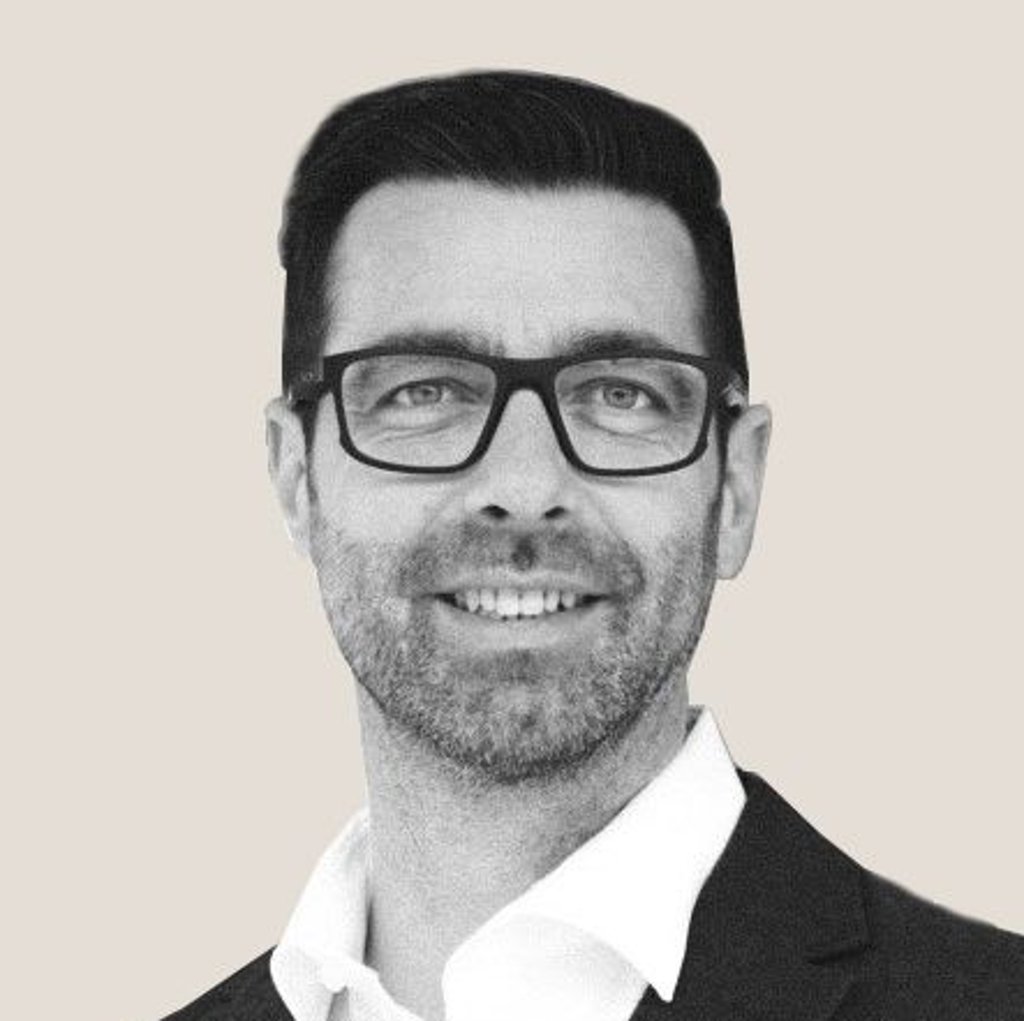 Andreas Lehmann ist 45 Jahre alt  • Elektroinstallateur • lebt in Bad Schmiedeberg • ist Berufssoldat, derzeit an der Unteroffiziersschule des Heeres in Delitzsch stationiert • verbringt seine Freizeit  mit Joggen, seinen Hunden, Motorradfahren und Eisbaden