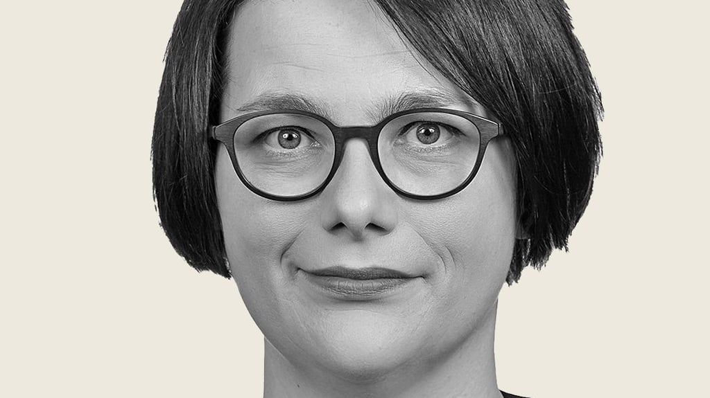 Sie ist Jahrgang 1984 und  Hallenserin •  in ihrer Partei ist sie seit frühester Jugend   aktiv •  Familie ist ihr ein großer Ausgleich zur Politik  •  in ihrer knappen Freizeit würde sie gerne mehr  Sport machen •  sie geht gern auf Konzerte und genießt Halles Subkultur