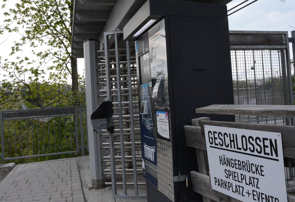 Wegen des hohen Corona-Inizidenzwerts im Landkreis müssen die Mega-Hänegbrücke und andere Angebote von Harzdrenalin an der Rappbodetalsperre vorerst weiter geschlossen bleiben.