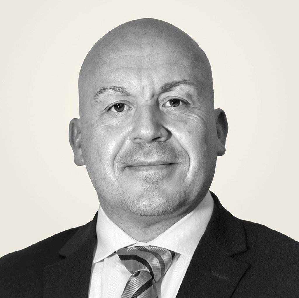 Oliver Mehne ist 46 Jahre alt • wohnt in  Wernigerode •  lebt in einer Partnerschaft  • wollte früher Hubschrauberpilot werden    • verreist nicht gern: „Urlaub braucht man  von etwas, was man nicht mag.“  •  bekleidet keine politischen Ämter