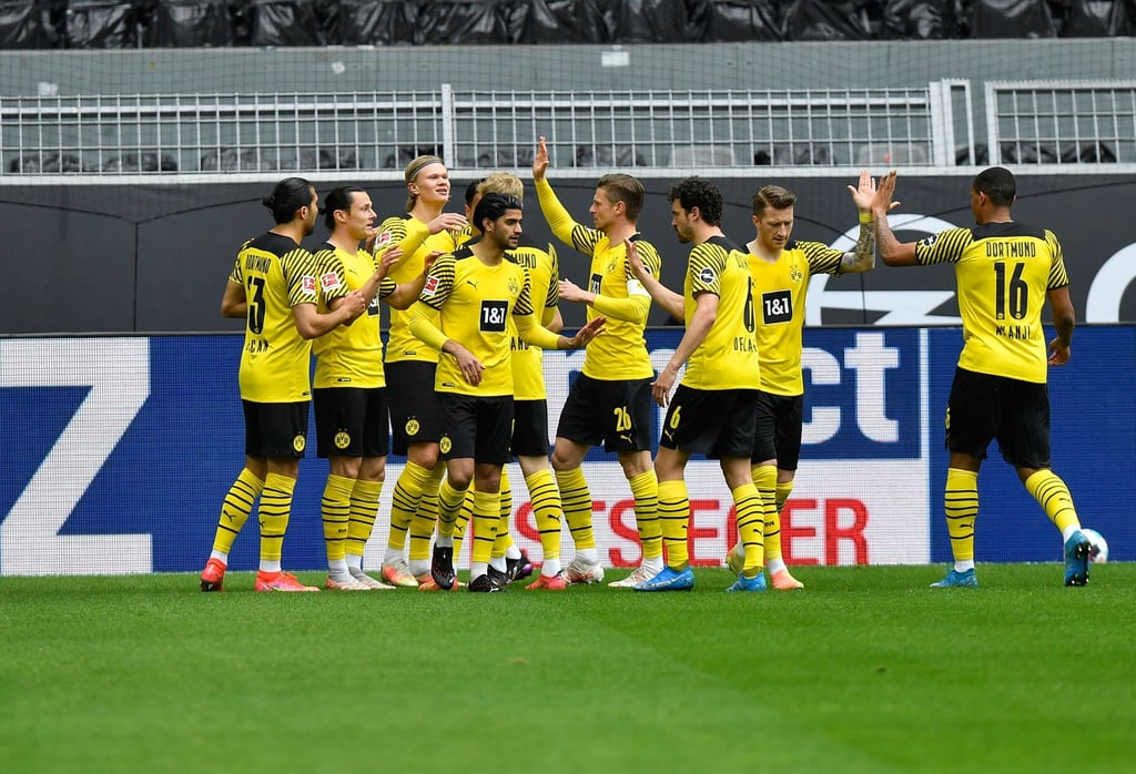 Dortmunds Spieler jubeln nach dem Tor von Stürmer-Juwel Erling Haaland zum frühen 1:0 gegen Bayer 04 Leverkusen.