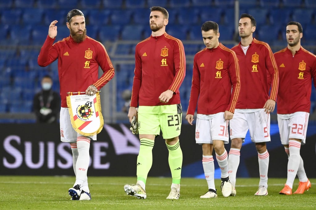 Spaniens Fußball-Star Sergio Ramos (l) wurde nicht für die EM nominiert.