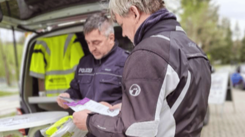 Polizeiaktion für mehr Verkehrssicherheit am Pfingstsonnabend für Motorradfahrer im Harzkreis .