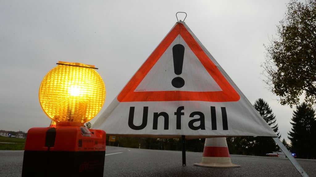Bei einem Unfall bei Neinstedt sind vier Menschen verletzt worden.