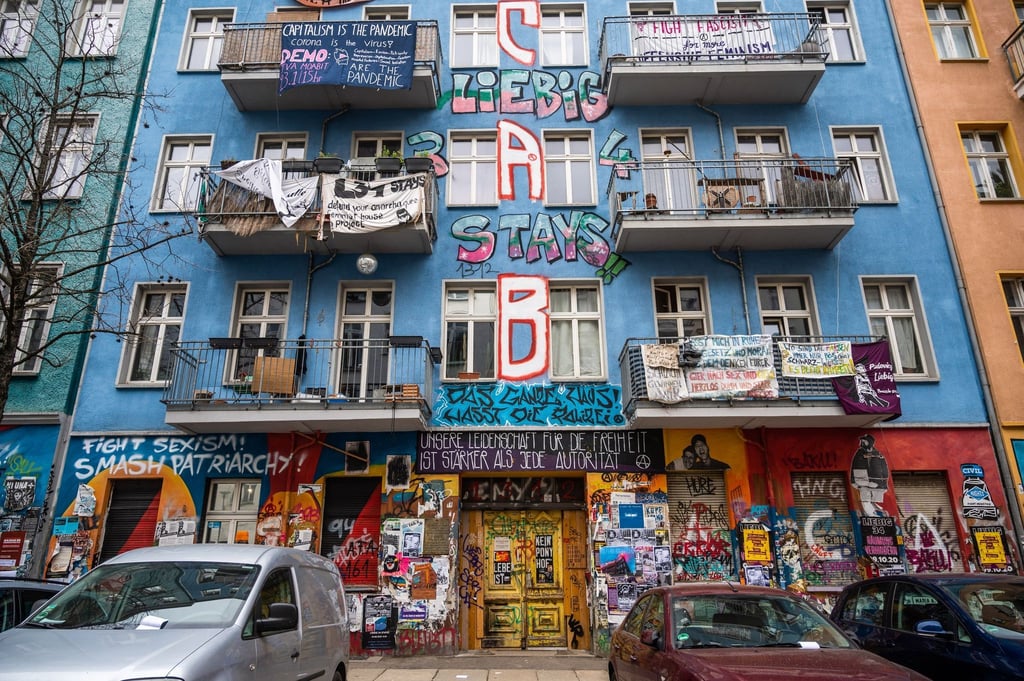 Das Haus in der Rigaer Str. 94 ist Teilweise besetzt.