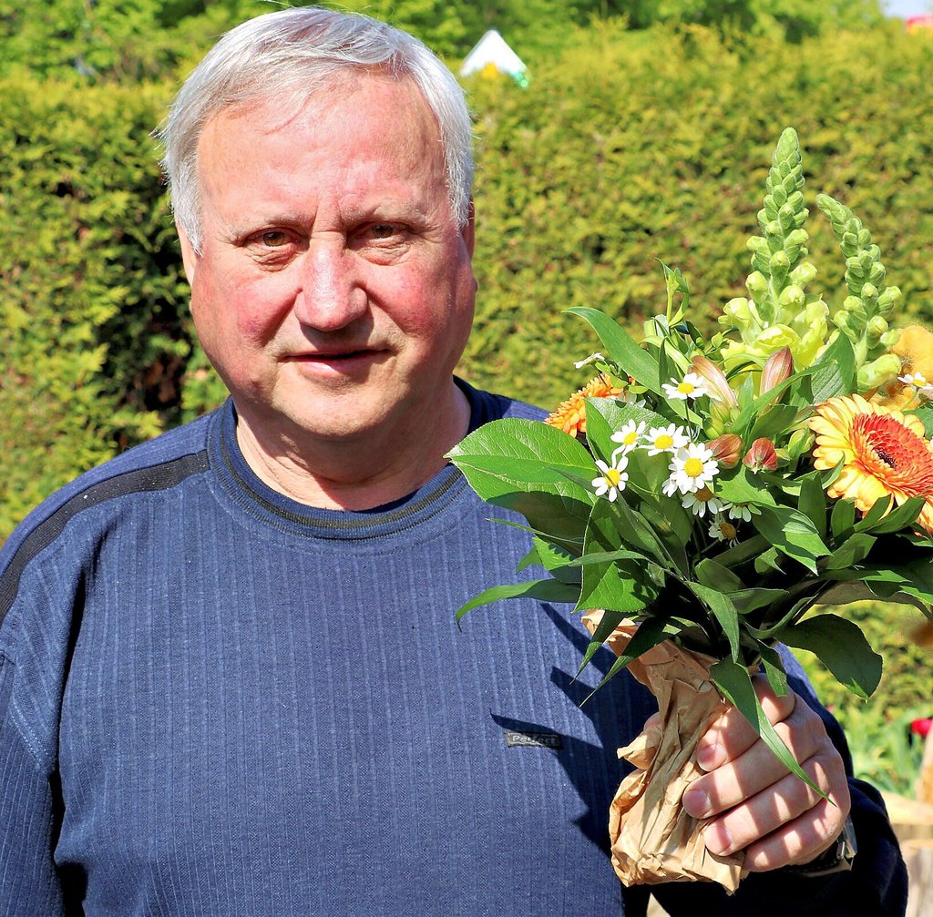 Gerhard Metz aus Oberröbliingen erhält diesmal den Blumenstrauß der Woche